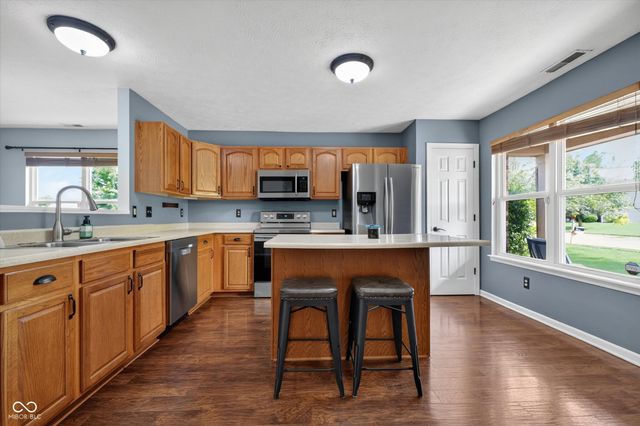 816 Heatherwood Drive, Greenwood, IN 46143