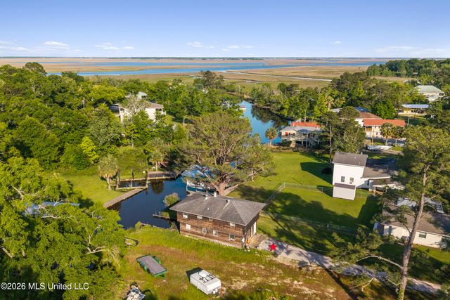 5548 Dead River Road, Gautier, MS 39553