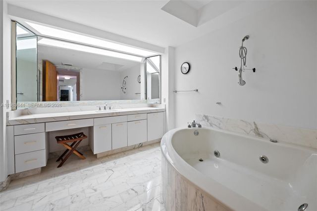 19500 Turnberry Way 16C, Aventura, FL 33180