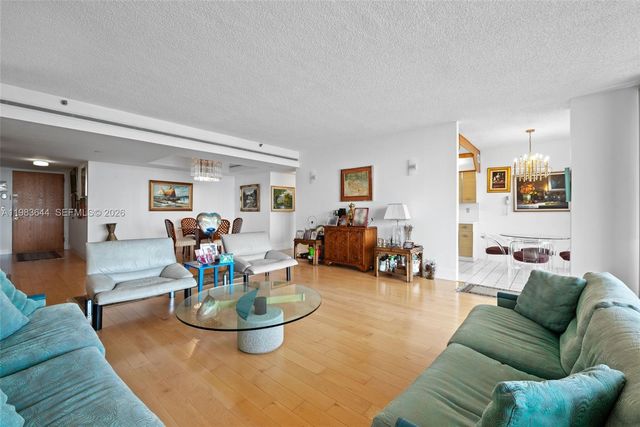 19500 Turnberry Way 16C, Aventura, FL 33180