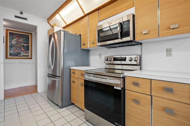 19500 Turnberry Way 16C, Aventura, FL 33180