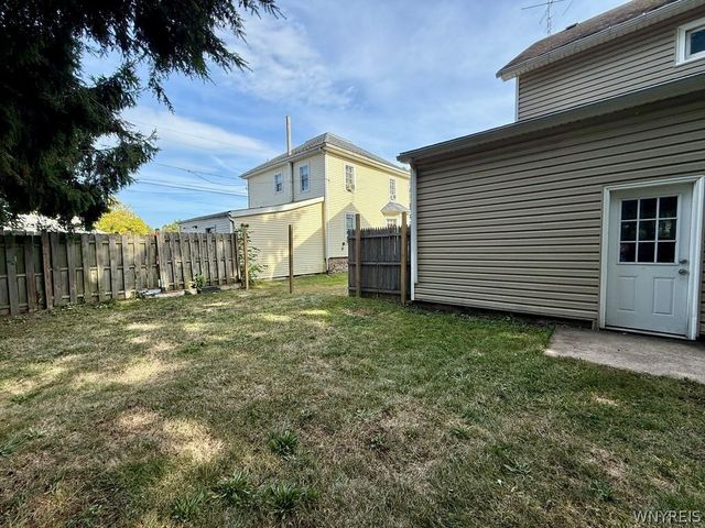 6073 2nd Street, Newfane, NY 14108