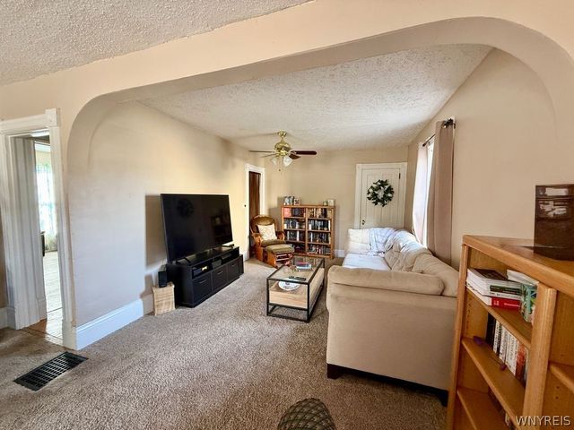 6073 2nd Street, Newfane, NY 14108