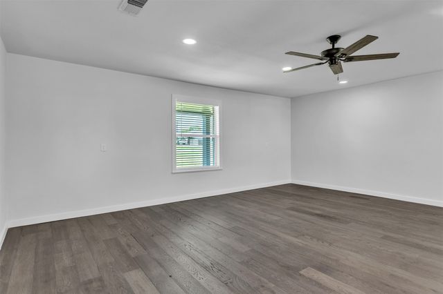 110 Twin Circle, Wortham, TX 76693