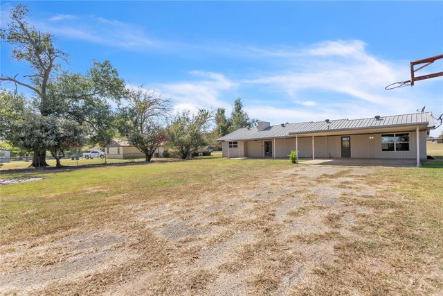 110 Twin Circle, Wortham, TX 76693