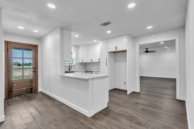 110 Twin Circle, Wortham, TX 76693