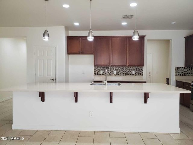 9987 W FOOTHILL Drive, Peoria, AZ 85383