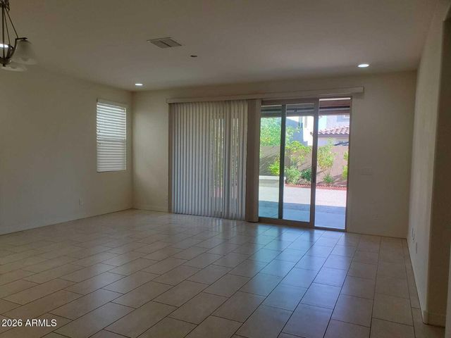 9987 W FOOTHILL Drive, Peoria, AZ 85383