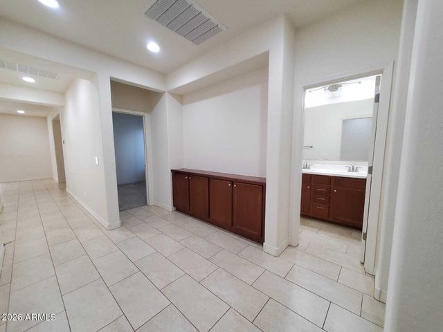 9987 W FOOTHILL Drive, Peoria, AZ 85383