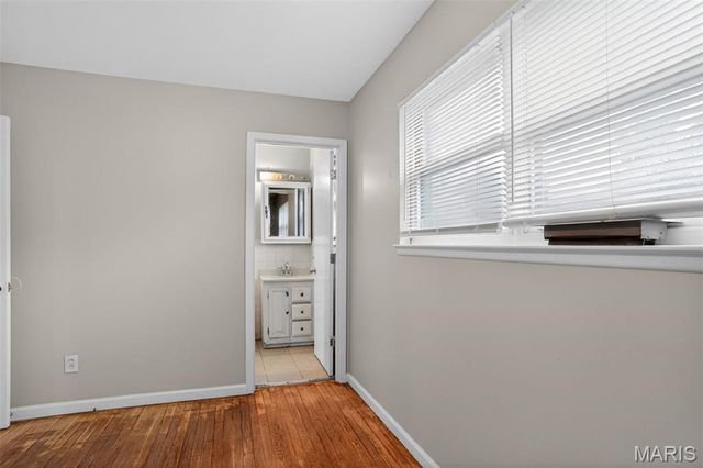 10633 Crowley Drive, St Louis, MO 63136