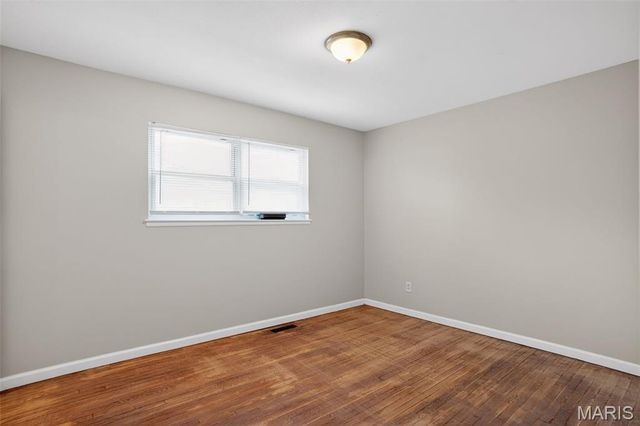 10633 Crowley Drive, St Louis, MO 63136