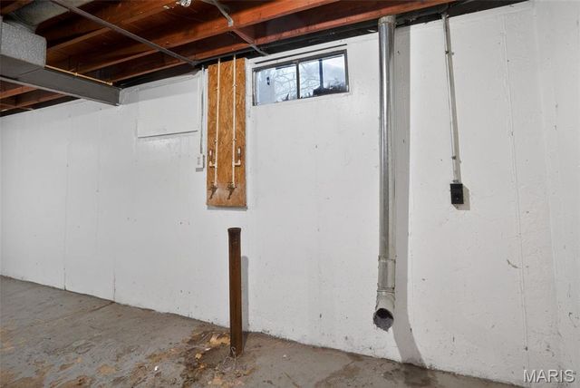 10633 Crowley Drive, St Louis, MO 63136