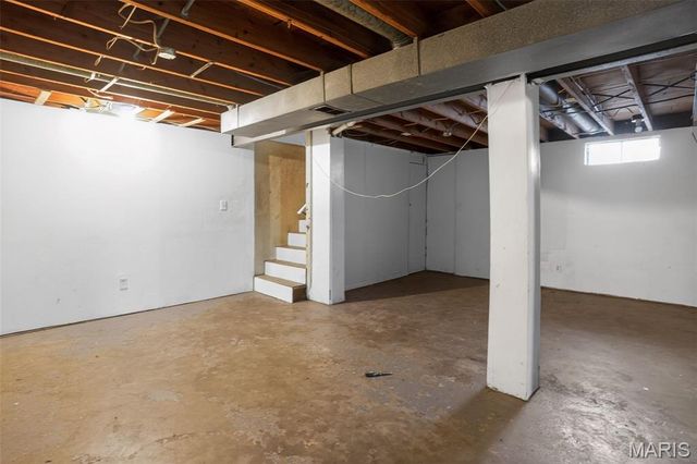 10633 Crowley Drive, St Louis, MO 63136