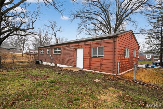 10633 Crowley Drive, St Louis, MO 63136