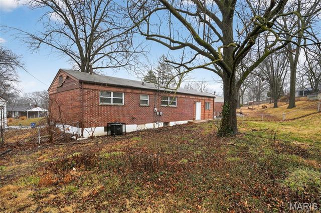 10633 Crowley Drive, St Louis, MO 63136