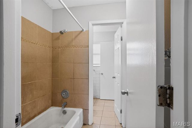 10633 Crowley Drive, St Louis, MO 63136