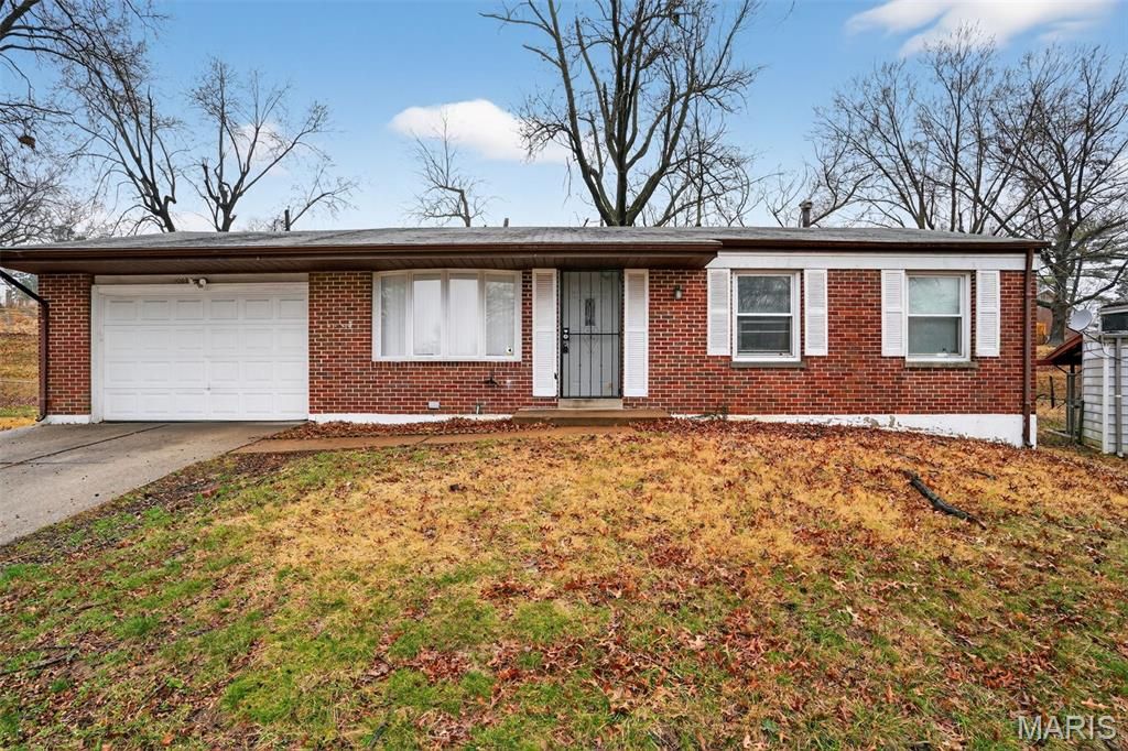 10633 Crowley Drive, St Louis, MO 63136