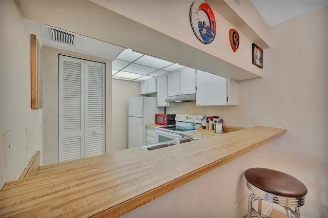 3221 BENEVA ROAD 102, Sarasota, FL 34232