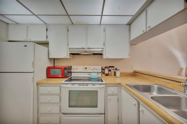 3221 BENEVA ROAD 102, Sarasota, FL 34232