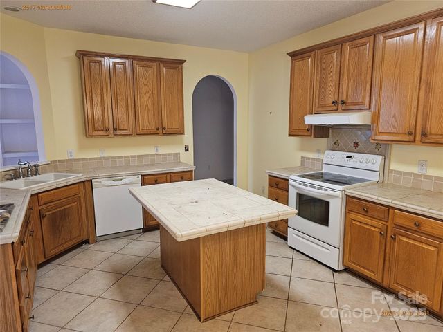 2617 Clarencefield Drive, Charlotte, NC 28216