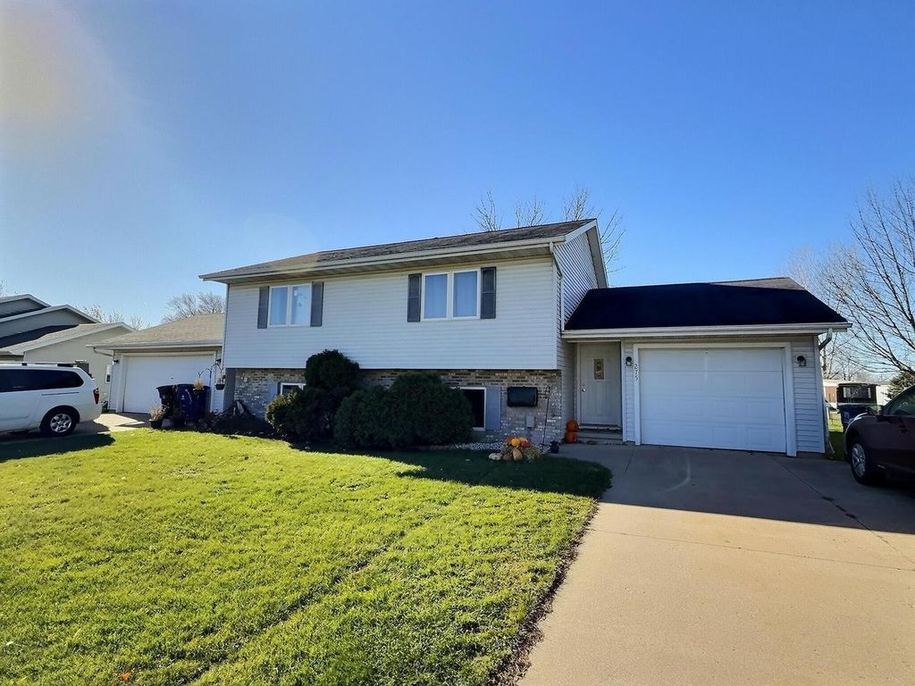 273 WINTERGREEN DRIVE, Omro, WI 54963