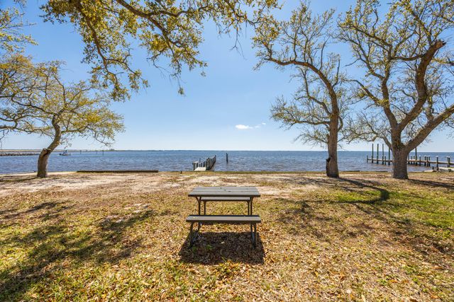 2894 Bay Grove Road, Freeport, FL 32439