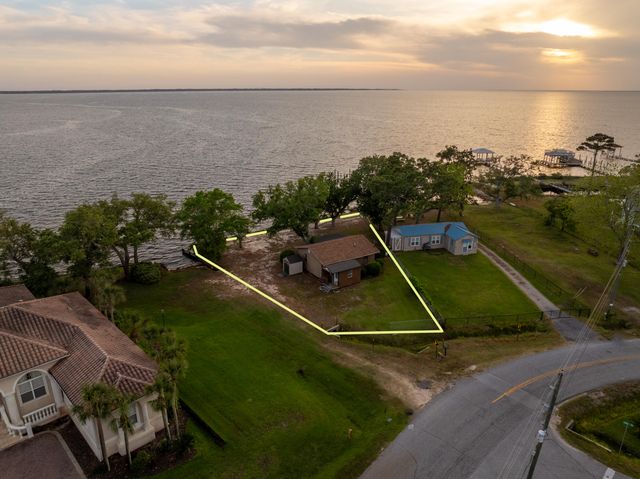 2894 Bay Grove Road, Freeport, FL 32439