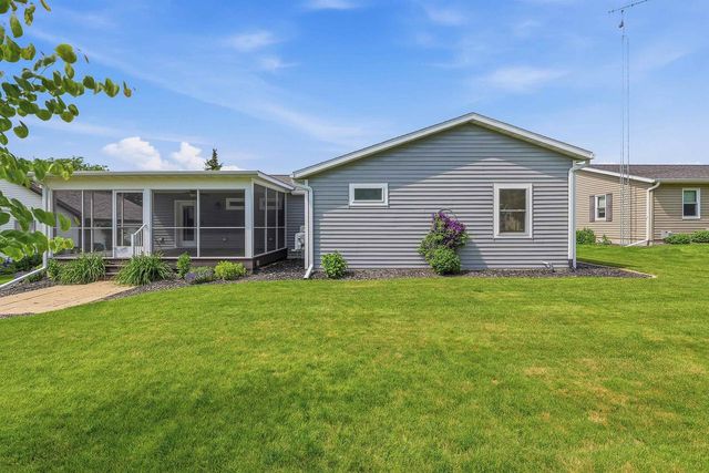 405 Eilbes Avenue, Beaver Dam, WI 53916
