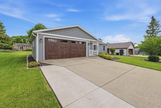 405 Eilbes Avenue, Beaver Dam, WI 53916