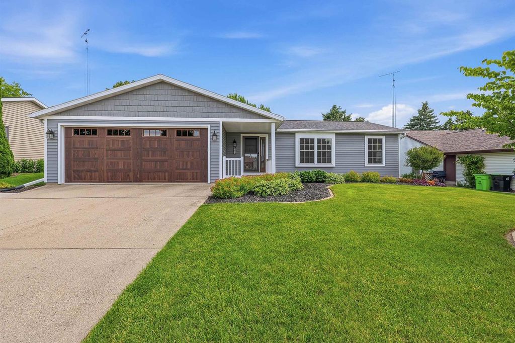 405 Eilbes Avenue, Beaver Dam, WI 53916