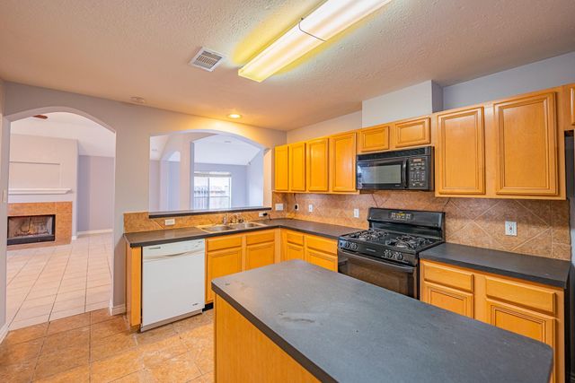 1126 Noble Glen Drive, Fresno, TX 77545