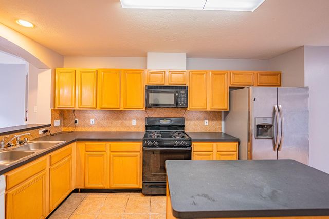 1126 Noble Glen Drive, Fresno, TX 77545