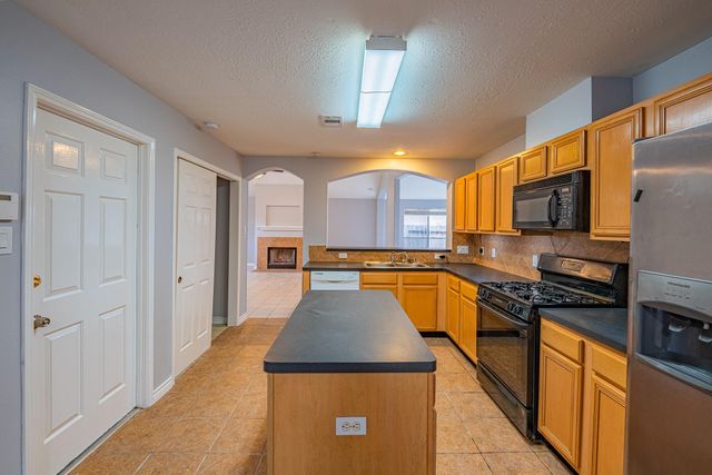 1126 Noble Glen Drive, Fresno, TX 77545