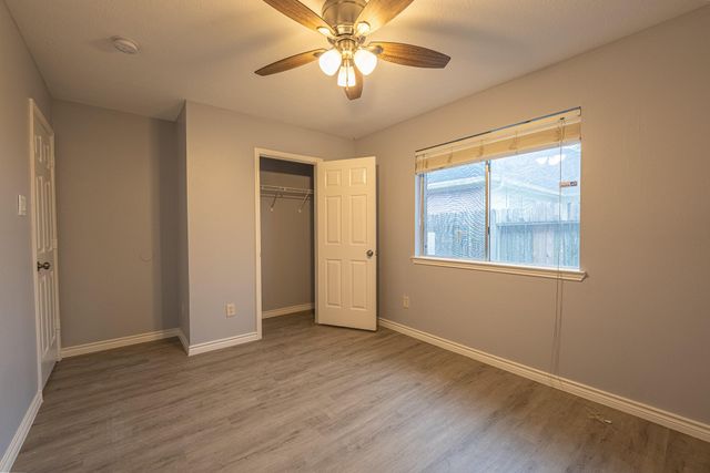 1126 Noble Glen Drive, Fresno, TX 77545