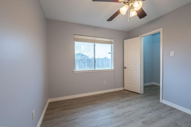 1126 Noble Glen Drive, Fresno, TX 77545