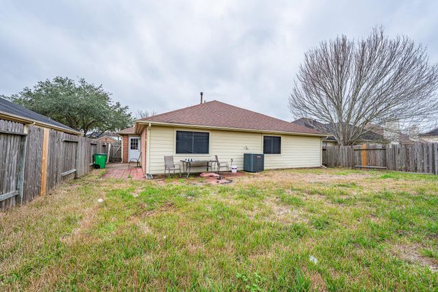 1126 Noble Glen Drive, Fresno, TX 77545