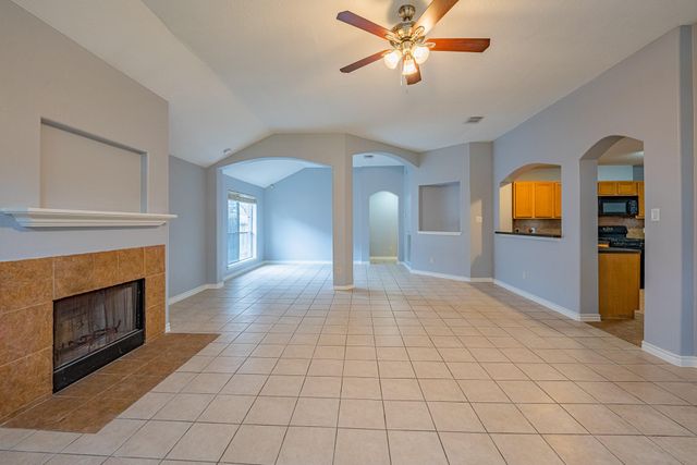 1126 Noble Glen Drive, Fresno, TX 77545