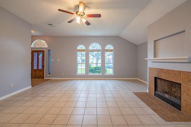 1126 Noble Glen Drive, Fresno, TX 77545