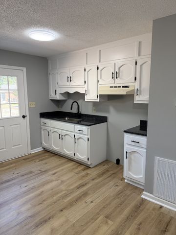 902 Brenda Dr, Pulaski, TN 38478