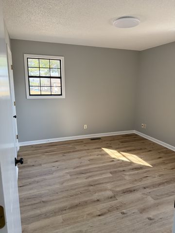 902 Brenda Dr, Pulaski, TN 38478