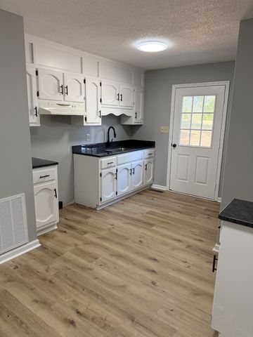 902 Brenda Dr, Pulaski, TN 38478