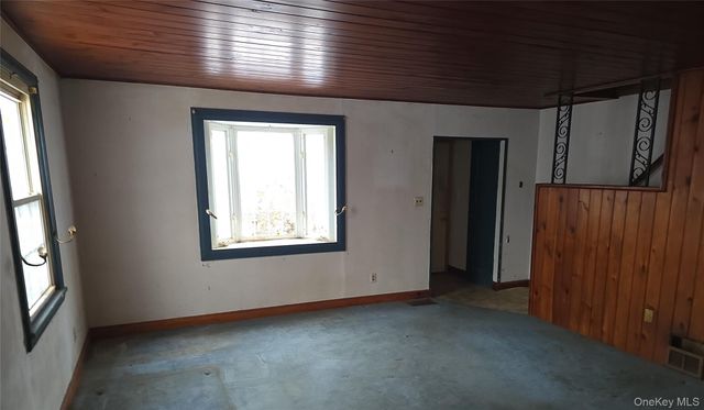 3 Pond Road, Walden, NY 12586