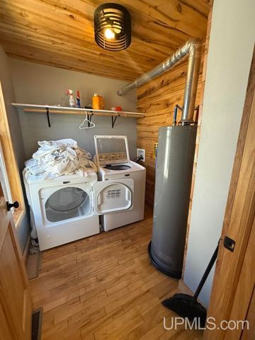 331 E Chocolay Street, Munising, MI 49862