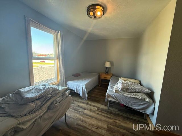 331 E Chocolay Street, Munising, MI 49862