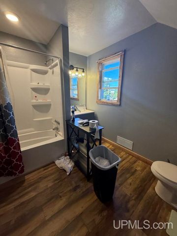 331 E Chocolay Street, Munising, MI 49862