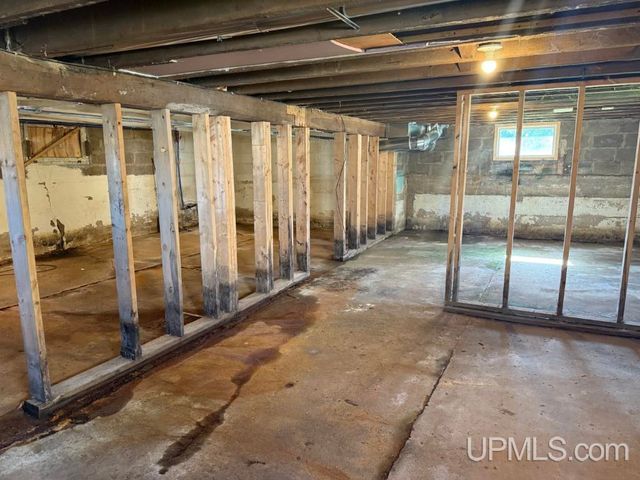 331 E Chocolay Street, Munising, MI 49862