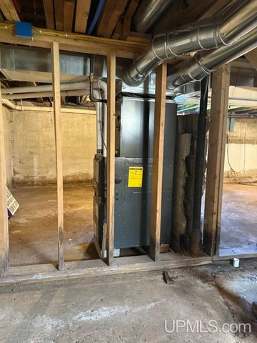 331 E Chocolay Street, Munising, MI 49862