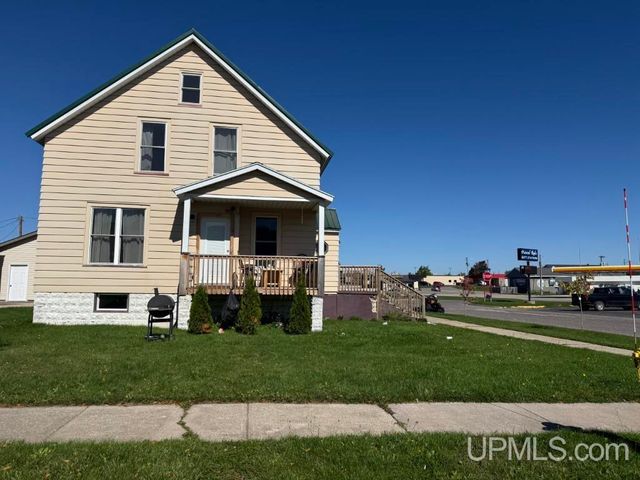 331 E Chocolay Street, Munising, MI 49862