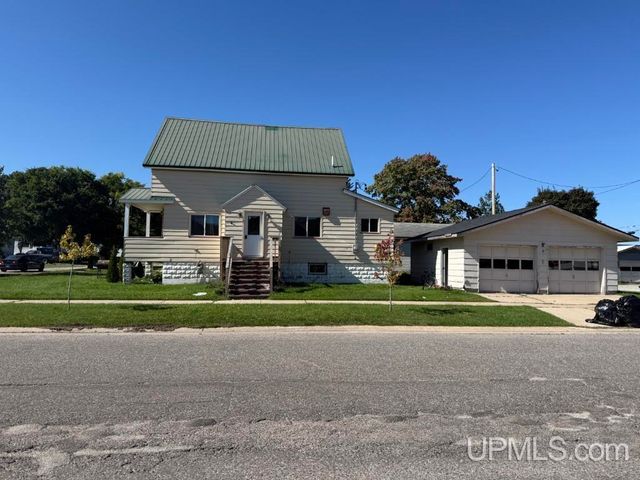 331 E Chocolay Street, Munising, MI 49862