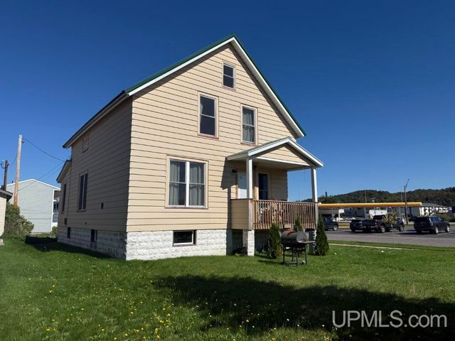 331 E Chocolay Street, Munising, MI 49862